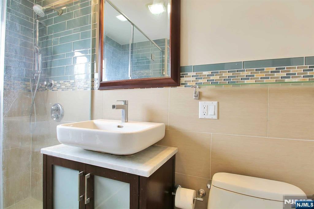 35 A Edgewater Place Edgewater, NJ 07020 - Photo 14 of 23
