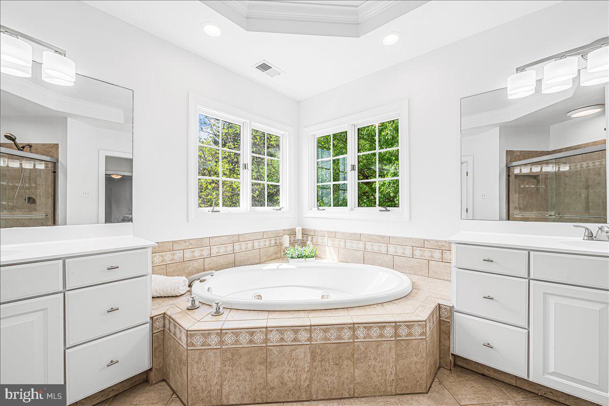 9653 Watkins Road Gaithersburg, MD 20882 - Photo 48 of 70 Soaking tub