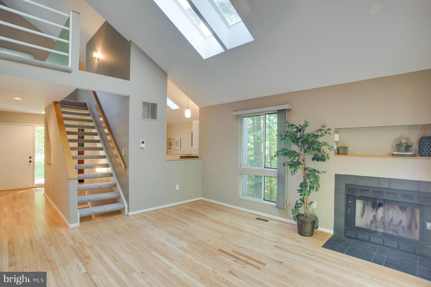 1679 Cedar Hollow Way Reston, VA 20194 - Photo 2 of 30 Living Room