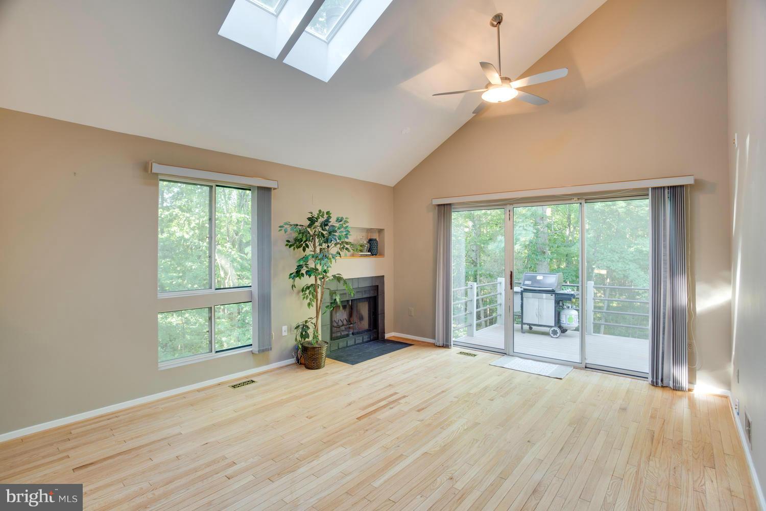 1679 Cedar Hollow Way Reston, VA 20194 - Photo 3 of 30 Living Room