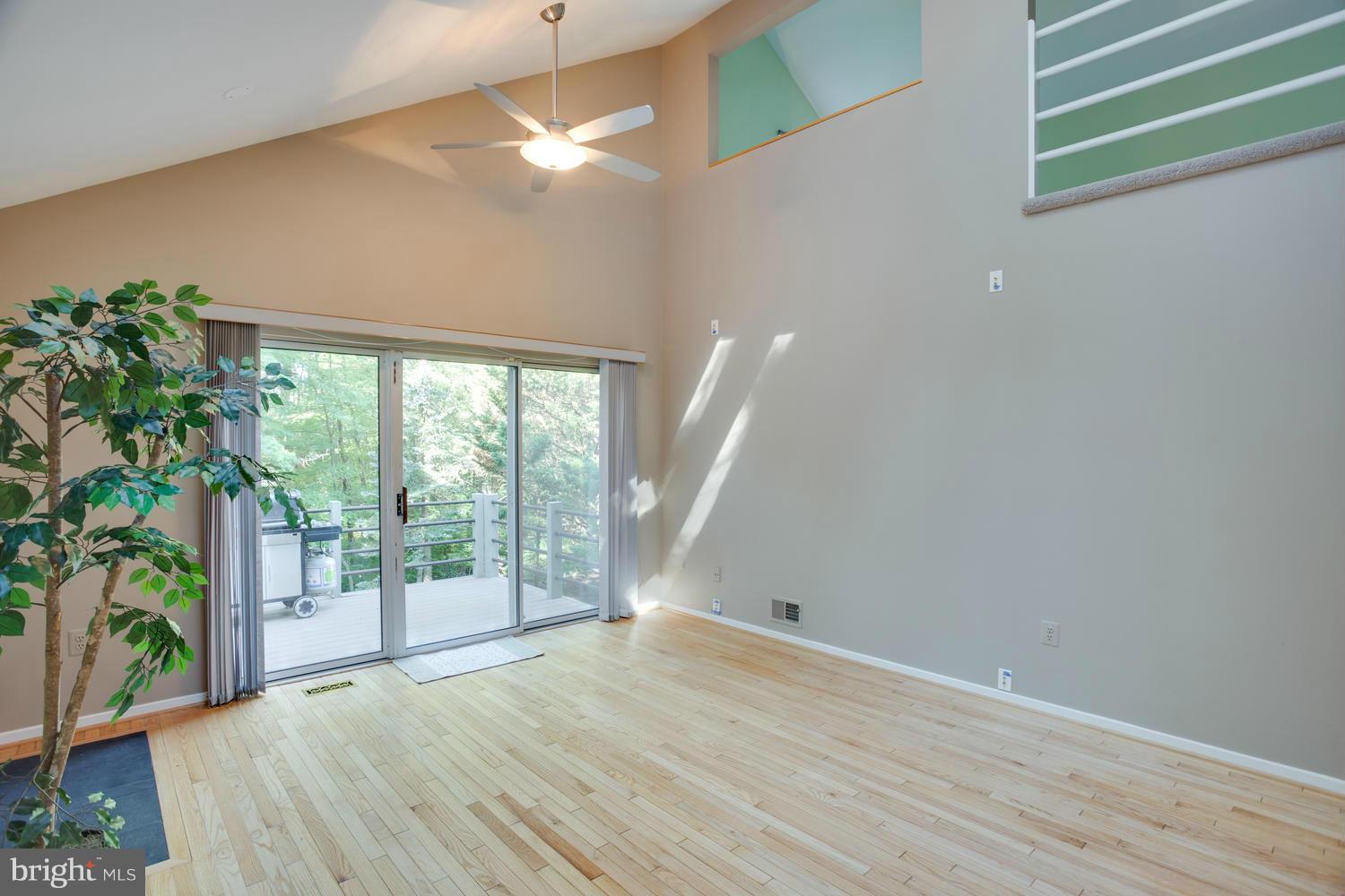 1679 Cedar Hollow Way Reston, VA 20194 - Photo 4 of 30 Living Room