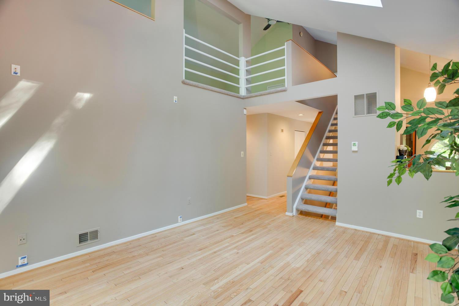1679 Cedar Hollow Way Reston, VA 20194 - Photo 5 of 30 Living Room