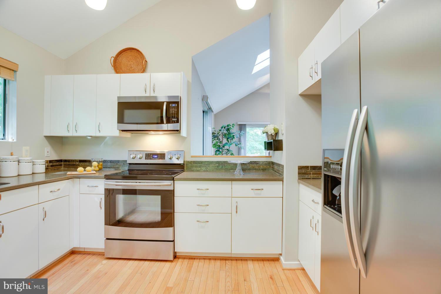 1679 Cedar Hollow Way Reston, VA 20194 - Photo 8 of 30 Kitchen