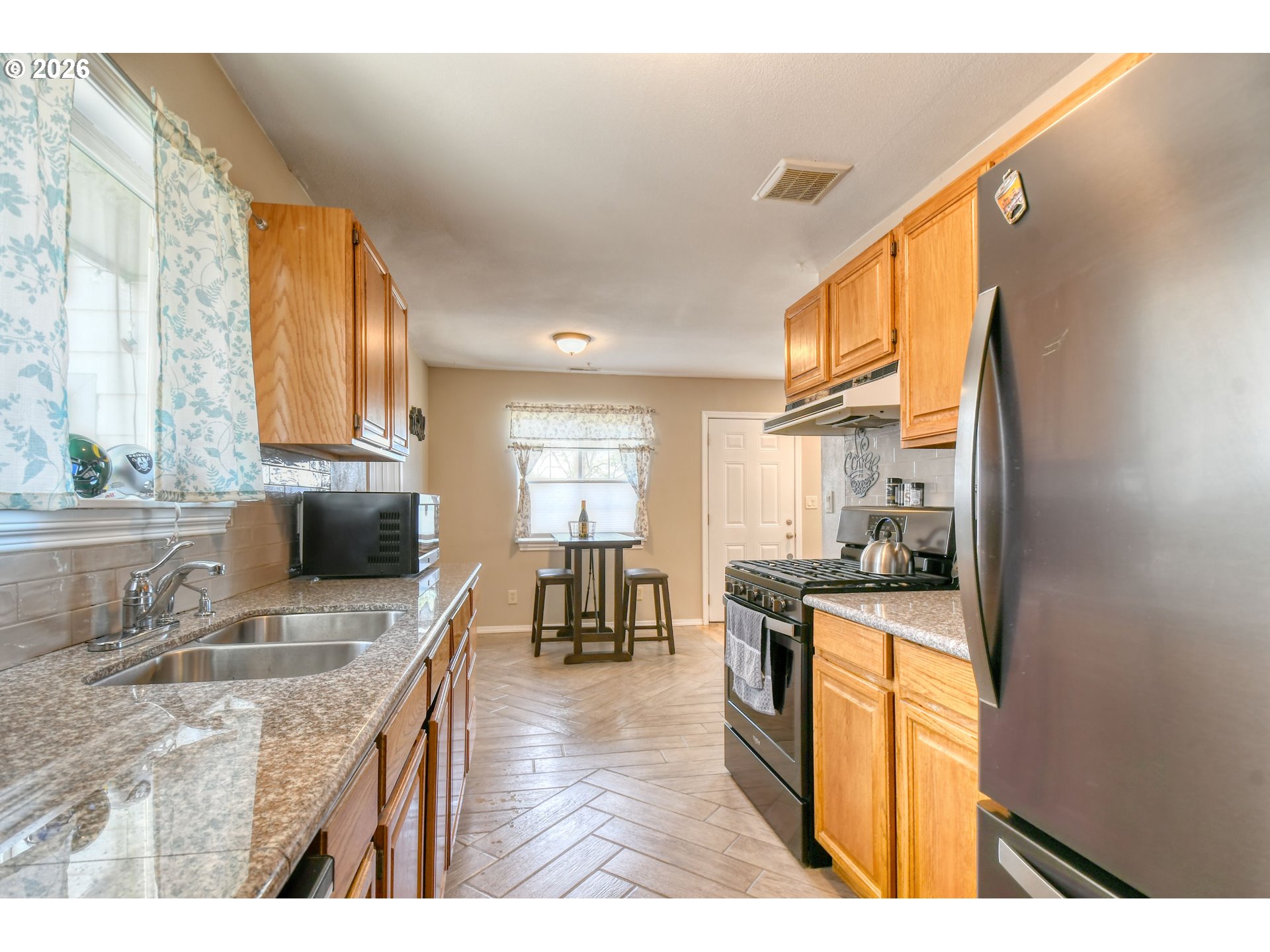 808 Southeast 6th Street Pendleton, OR 97801 - Photo 11 of 35