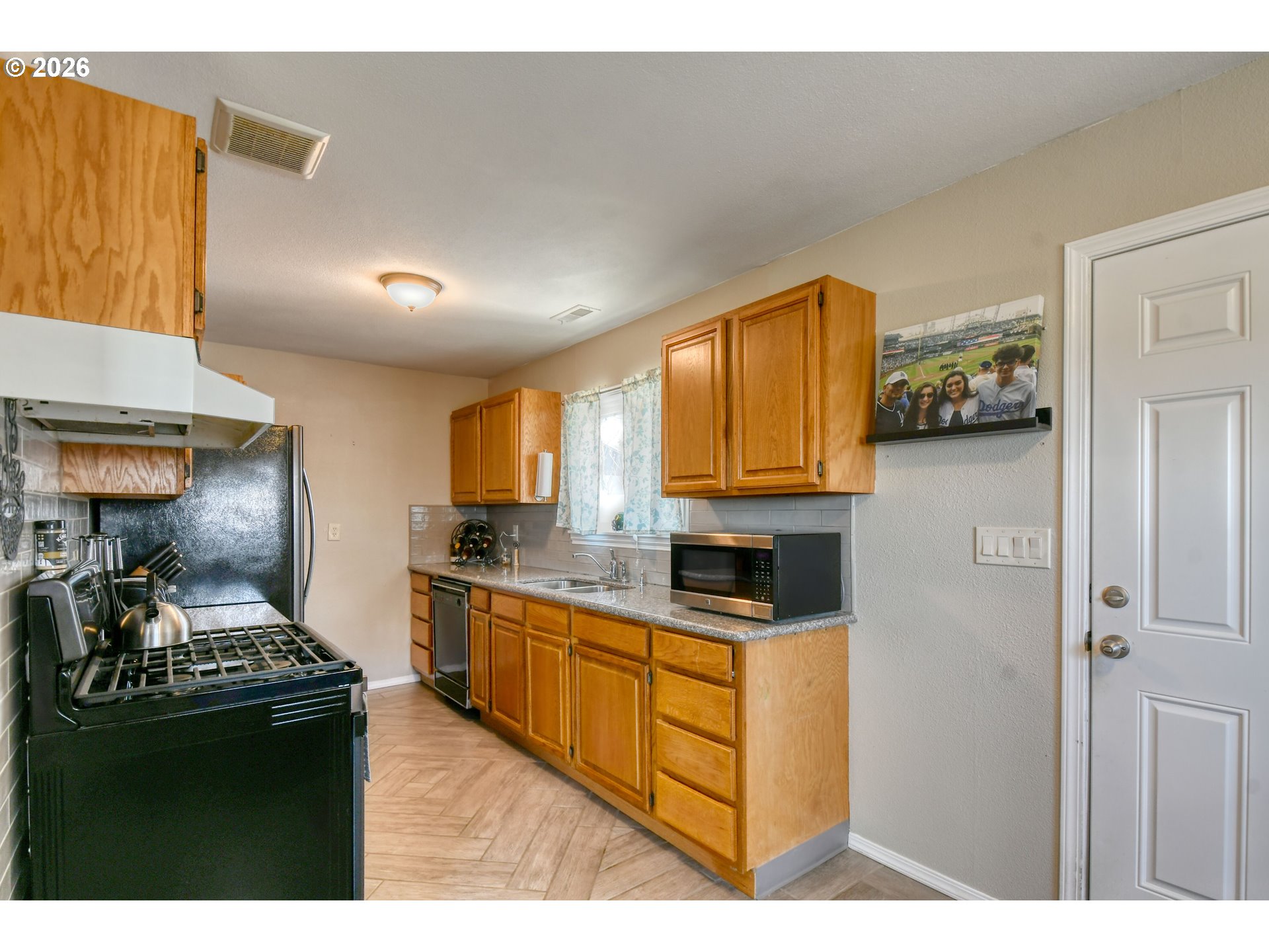 808 Southeast 6th Street Pendleton, OR 97801 - Photo 12 of 35