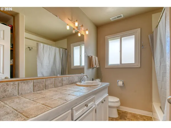 $279,900 | 808 Southeast 6th Street, Pendleton, OR 97801