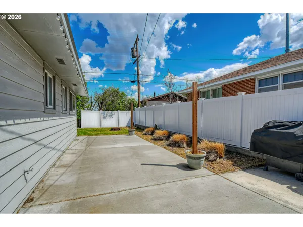 $279,900 | 808 Southeast 6th Street, Pendleton, OR 97801