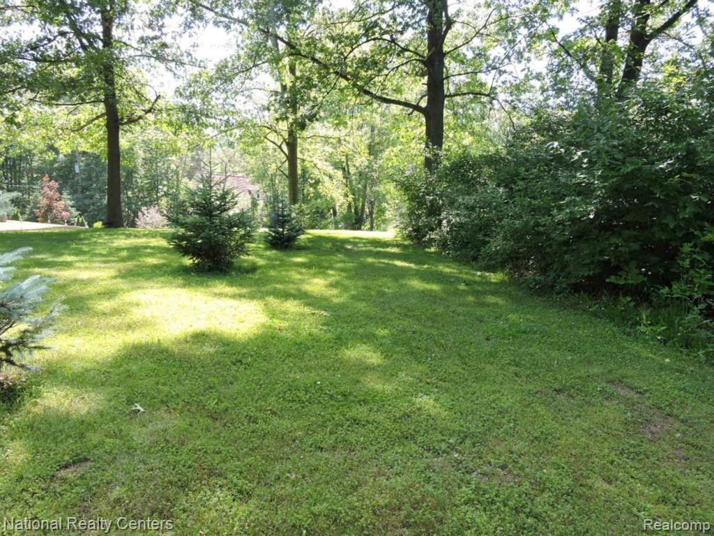 4095 Pardee Lake Road Howell, MI 48843 - Photo 45 of 57 DSCN0296.jpg