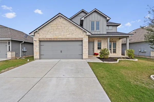 a view of a house with backyard and garden