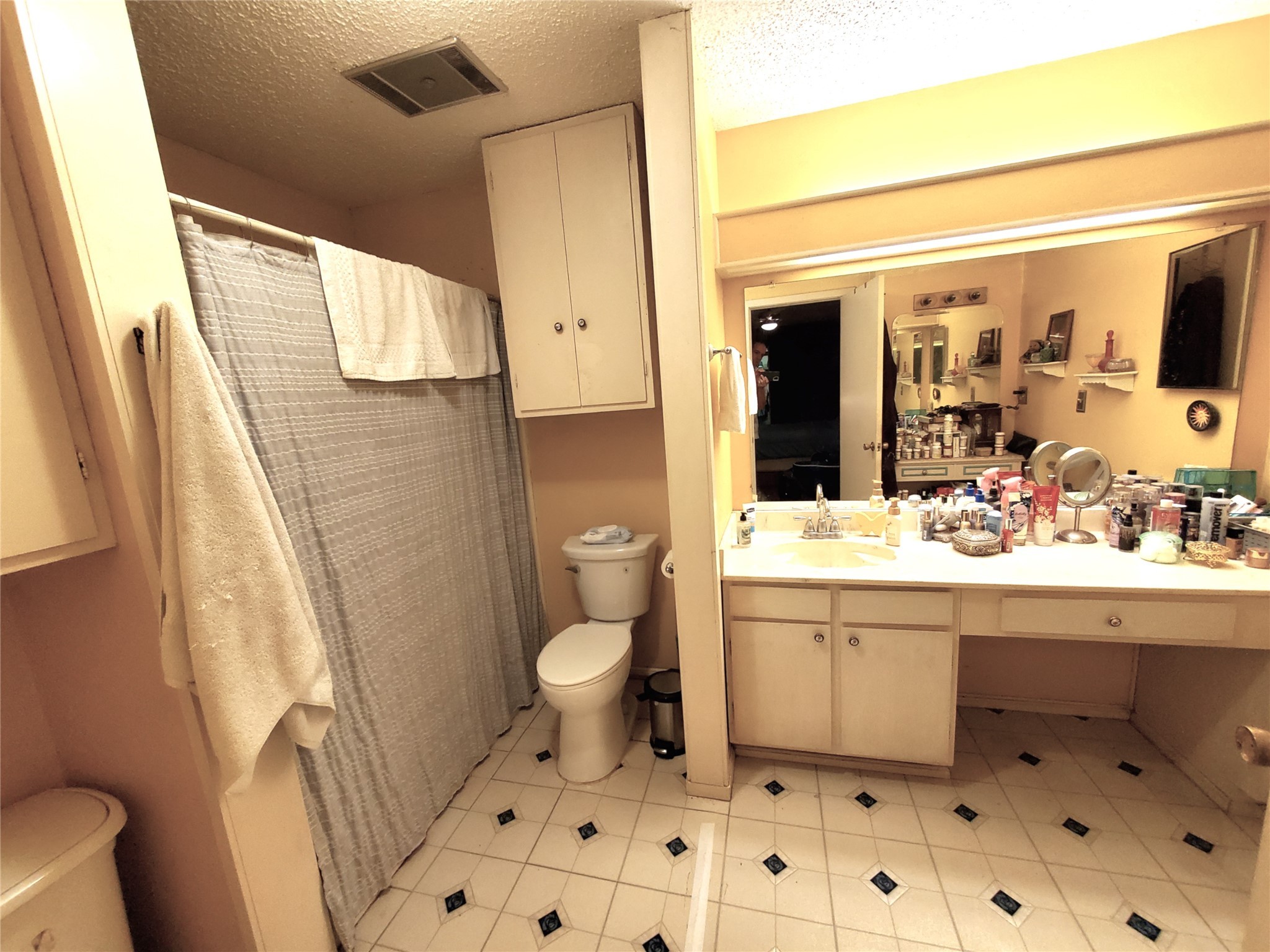 6622 Spring Haven Street San Antonio, TX 78249 - Photo 20 of 25 a bathroom with a sink toilet and shower