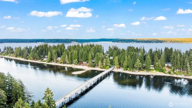 $499,950 | 90 East Treasure Island Drive, Allyn, WA 98524