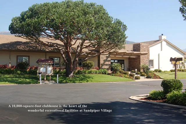 a view of a tennis court