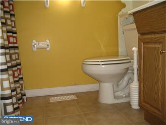 90 Farmhouse Road Sicklerville, NJ 08081 - Photo 12 of 12 Bathroom