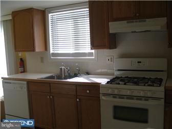 90 Farmhouse Road Sicklerville, NJ 08081 - Photo 4 of 12 Kitchen
