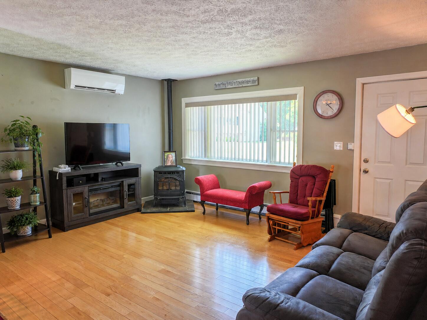 15 Kevin Street Lewiston, ME 04240 - Photo 13 of 43 Living Room
