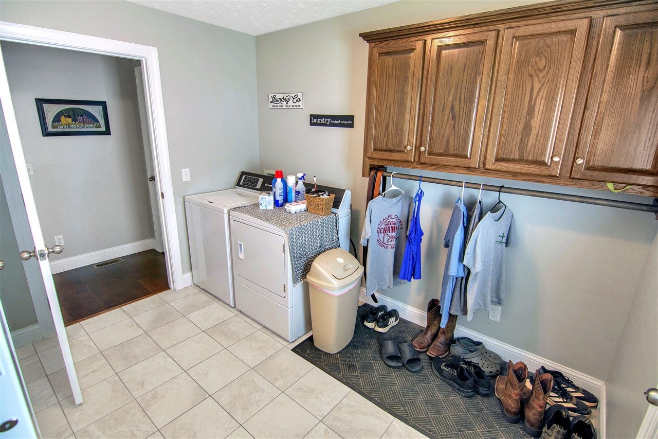 7017 Tompkinsville Road Summer Shade, KY 42166 - Photo 11 of 40 Gallery Image 11