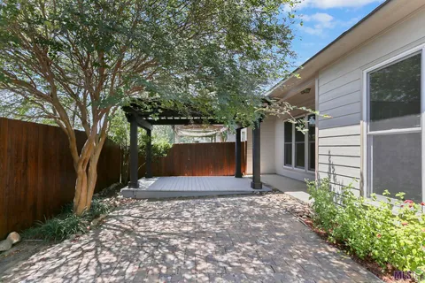 $359,000 | 10777 Woodland Oaks Drive, Baton Rouge, LA 70809