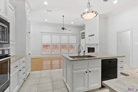 $359,000 | 10777 Woodland Oaks Drive, Baton Rouge, LA 70809