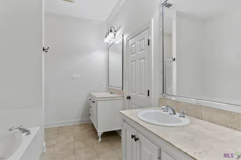 $359,000 | 10777 Woodland Oaks Drive, Baton Rouge, LA 70809