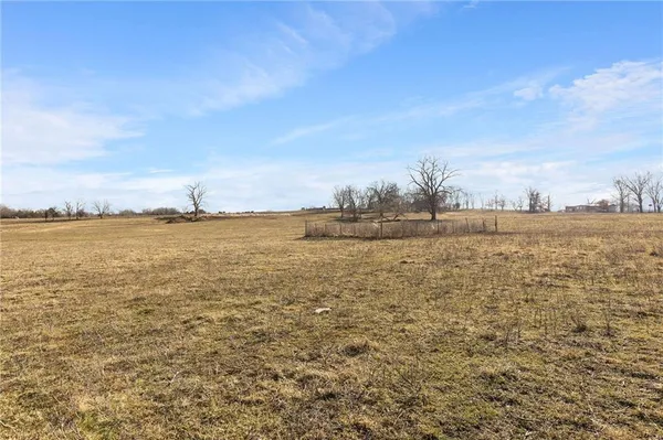 $314,500 | 2710 Northeast Hwy CC, Leeton, MO 64761