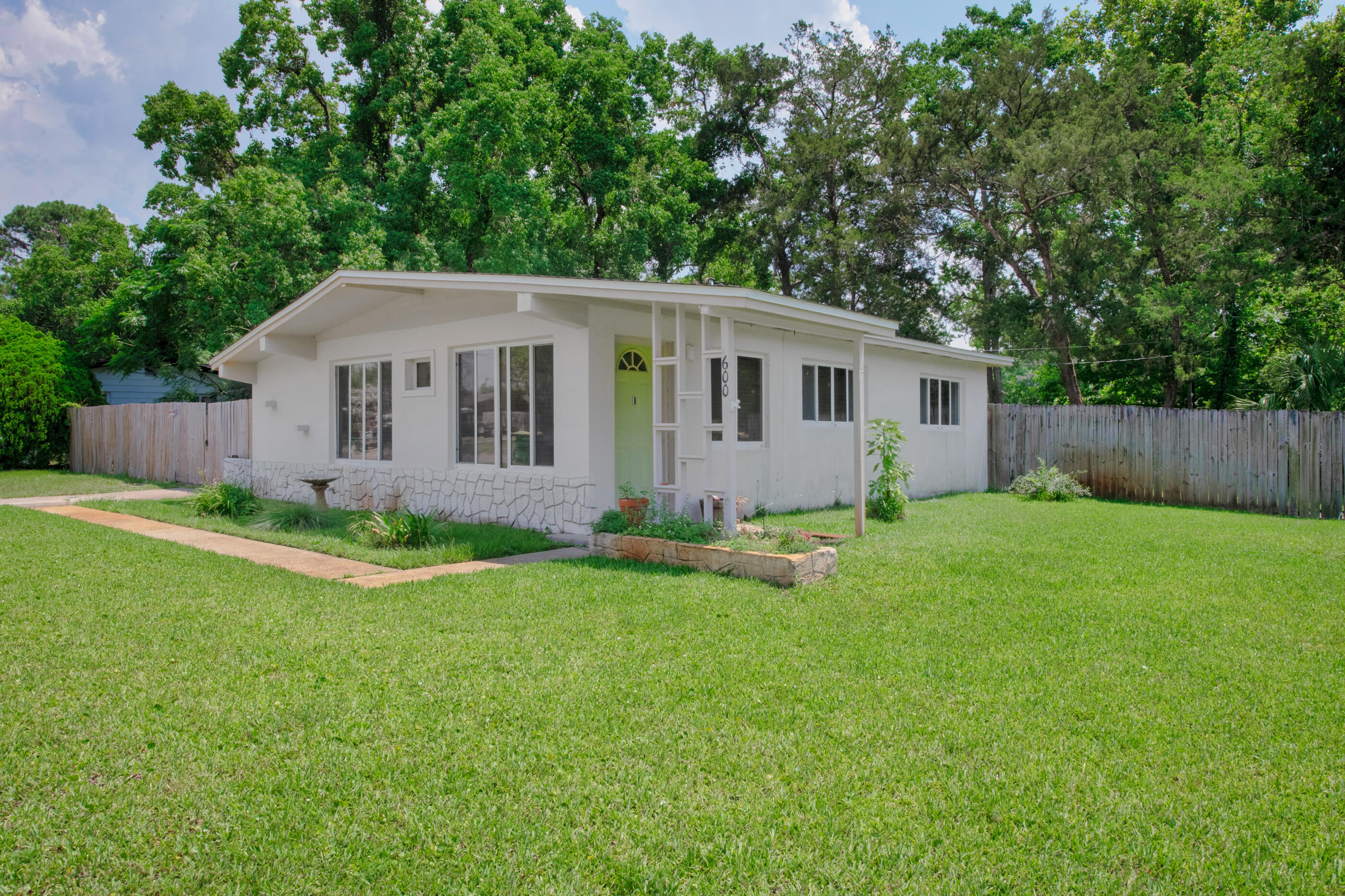 600 Shrewsbury Road Mary Esther, FL 32569 - Photo 1 of 25 a front view of house with yard and green space