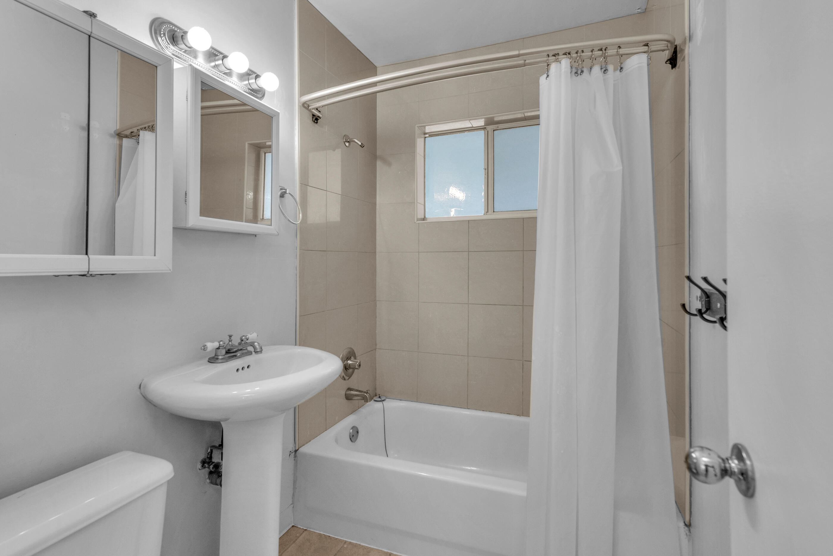 600 Shrewsbury Road Mary Esther, FL 32569 - Photo 17 of 25 a bathroom with a sink toilet and shower