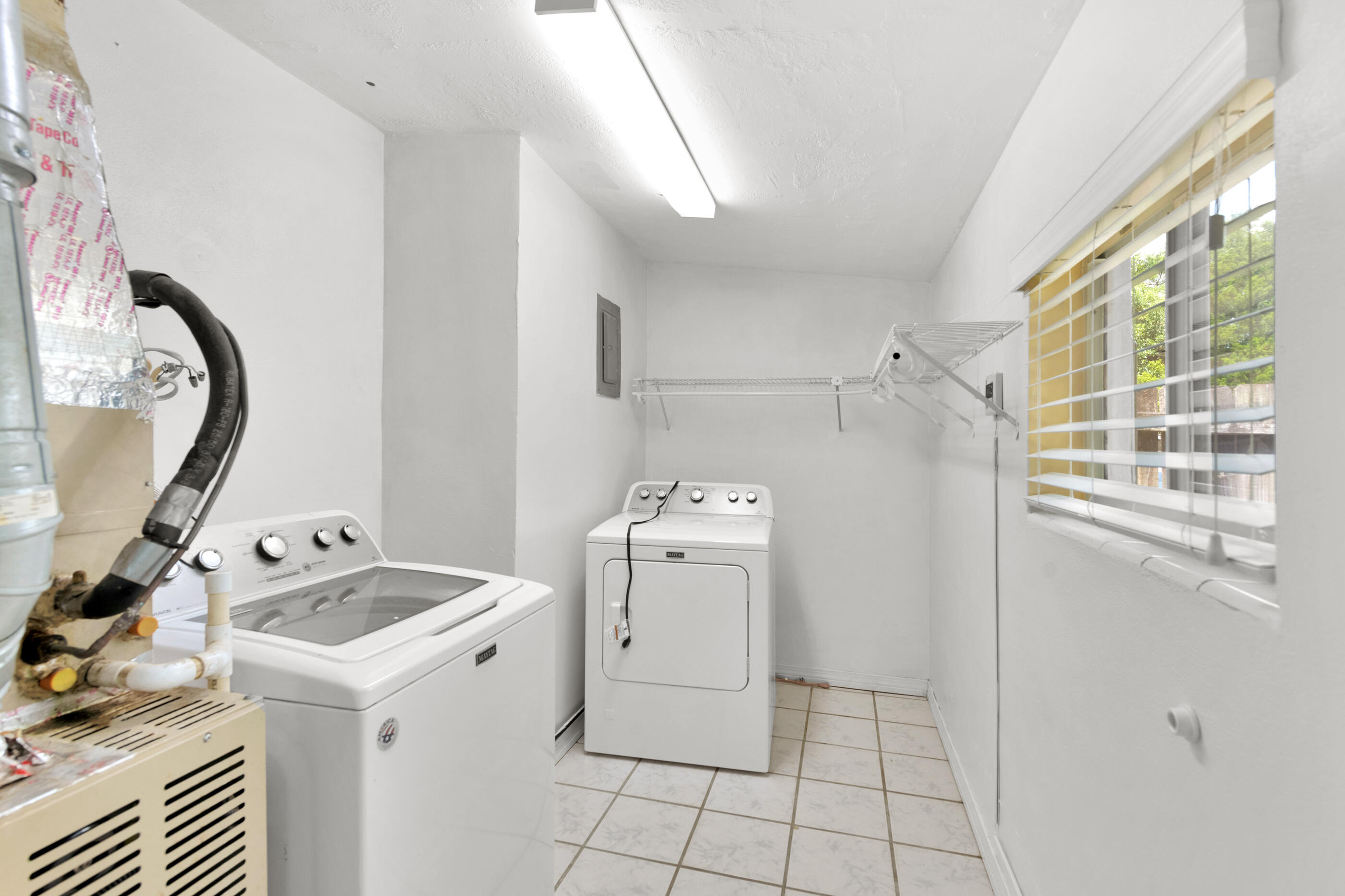 600 Shrewsbury Road Mary Esther, FL 32569 - Photo 18 of 25 a utility room with dryer and washer