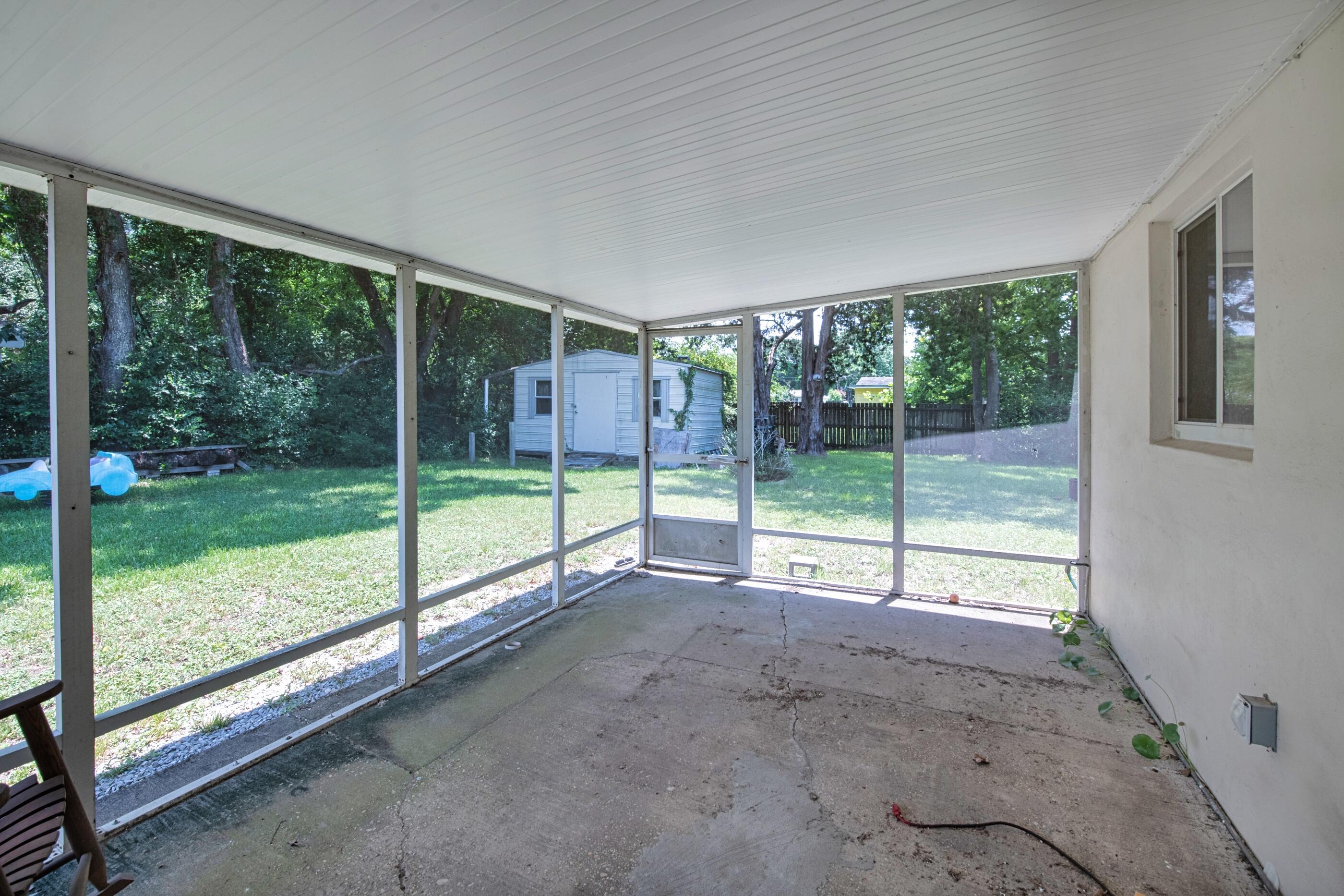 600 Shrewsbury Road Mary Esther, FL 32569 - Photo 20 of 25 a view of a room with window