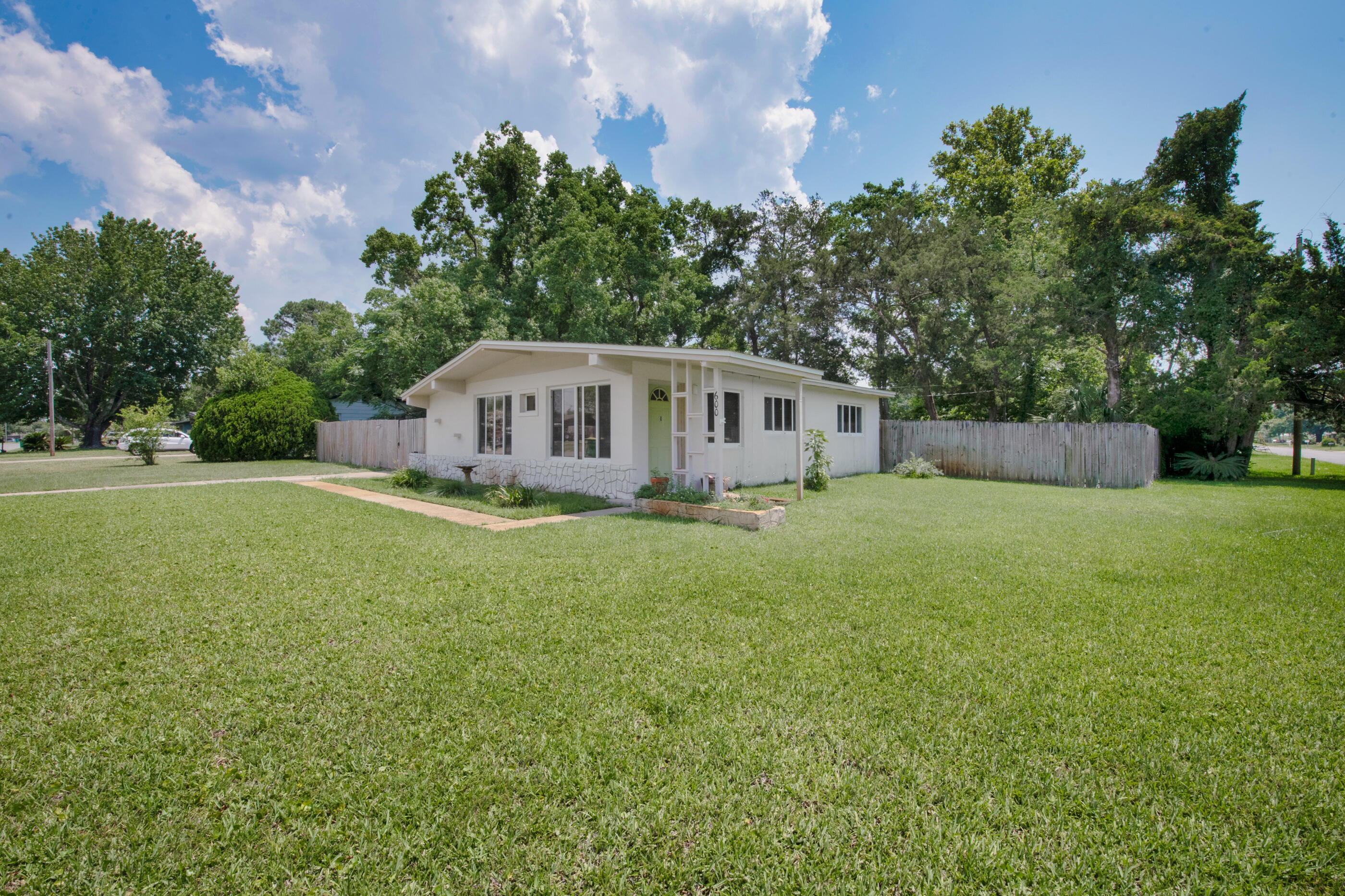 600 Shrewsbury Road Mary Esther, FL 32569 - Photo 2 of 25 a front view of a house with garden