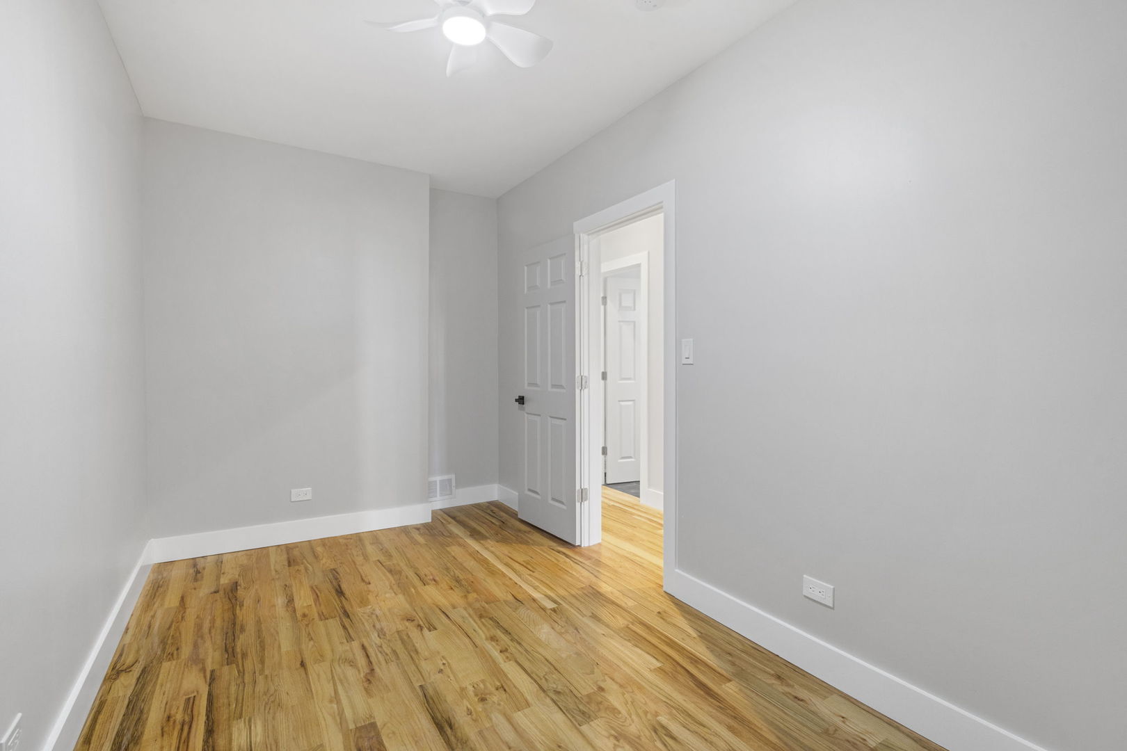 6129 North Ravenswood Avenue, Unit 1 Chicago, IL 60660 - Photo 17 of 33 a view of empty room with wooden floor