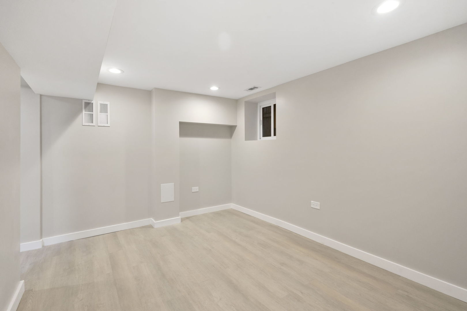 6129 North Ravenswood Avenue, Unit 1 Chicago, IL 60660 - Photo 26 of 33 a view of an empty room