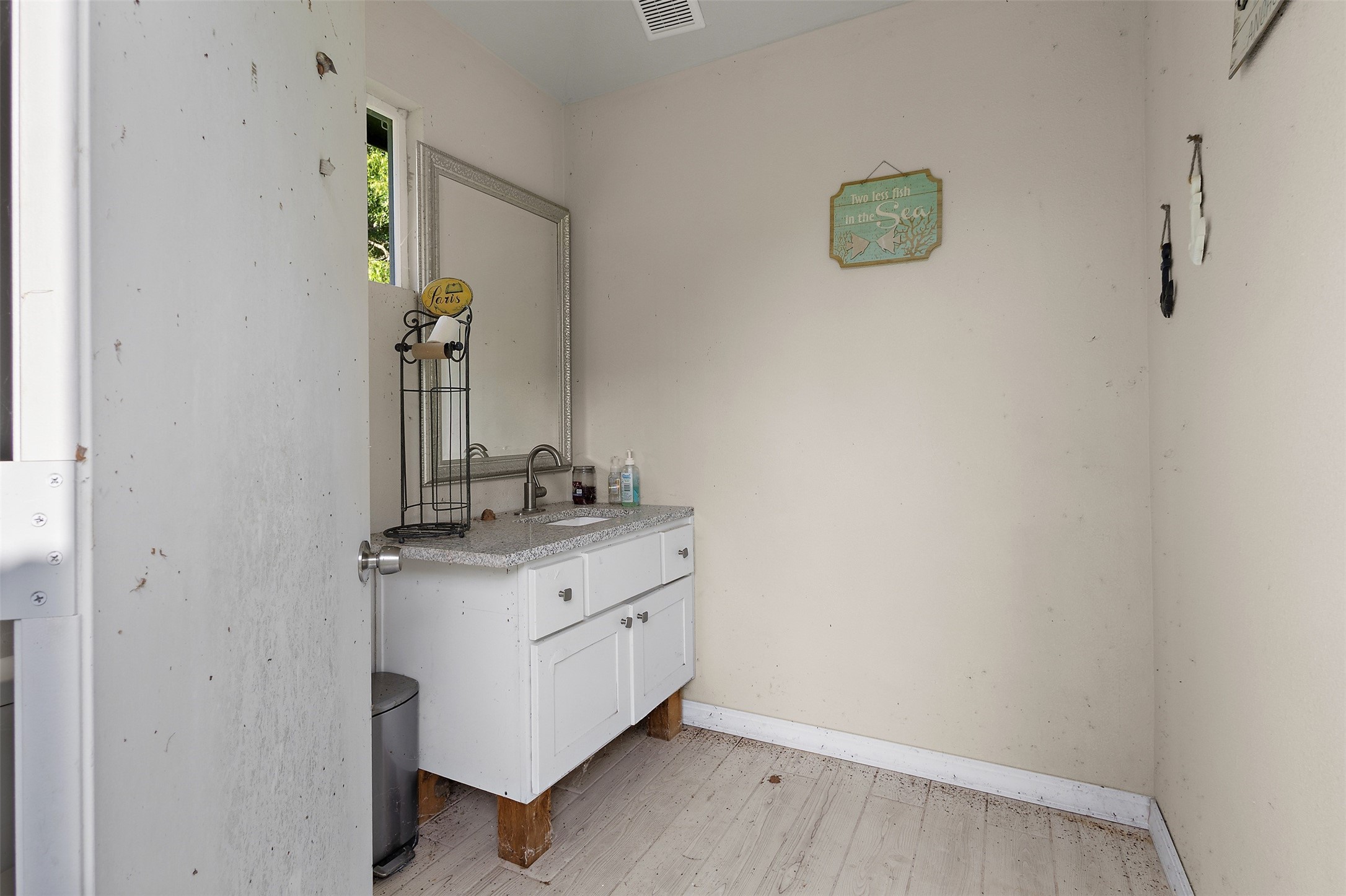 625 Pittman Road Richmond, TX 77469 - Photo 34 of 41 Convenient Outdoor Half Bath Access
