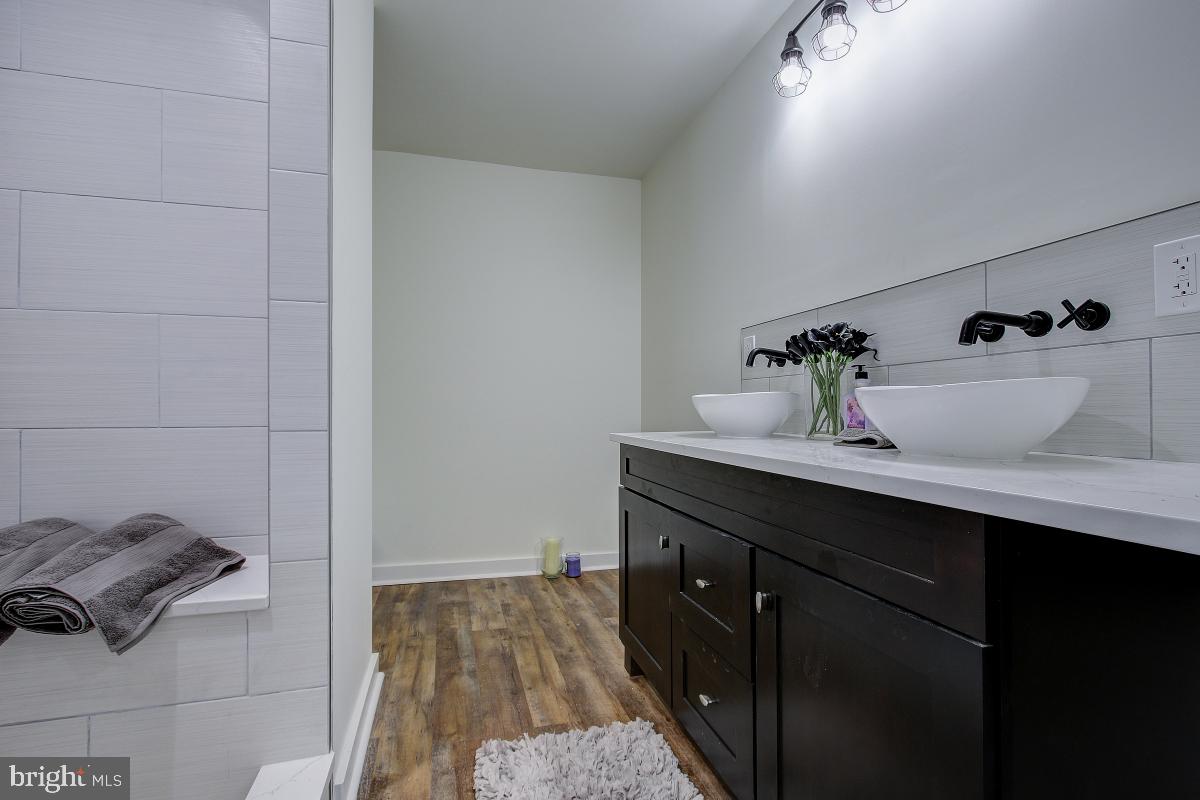 8022 Bolivar Road Middletown, MD 21769 - Photo 15 of 35 Renovated Master Bath