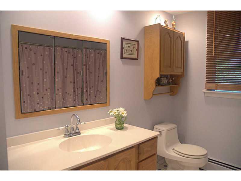 15 Trundy Road Cape Elizabeth, ME 04107 - Photo 13 of 23 Bathroom.