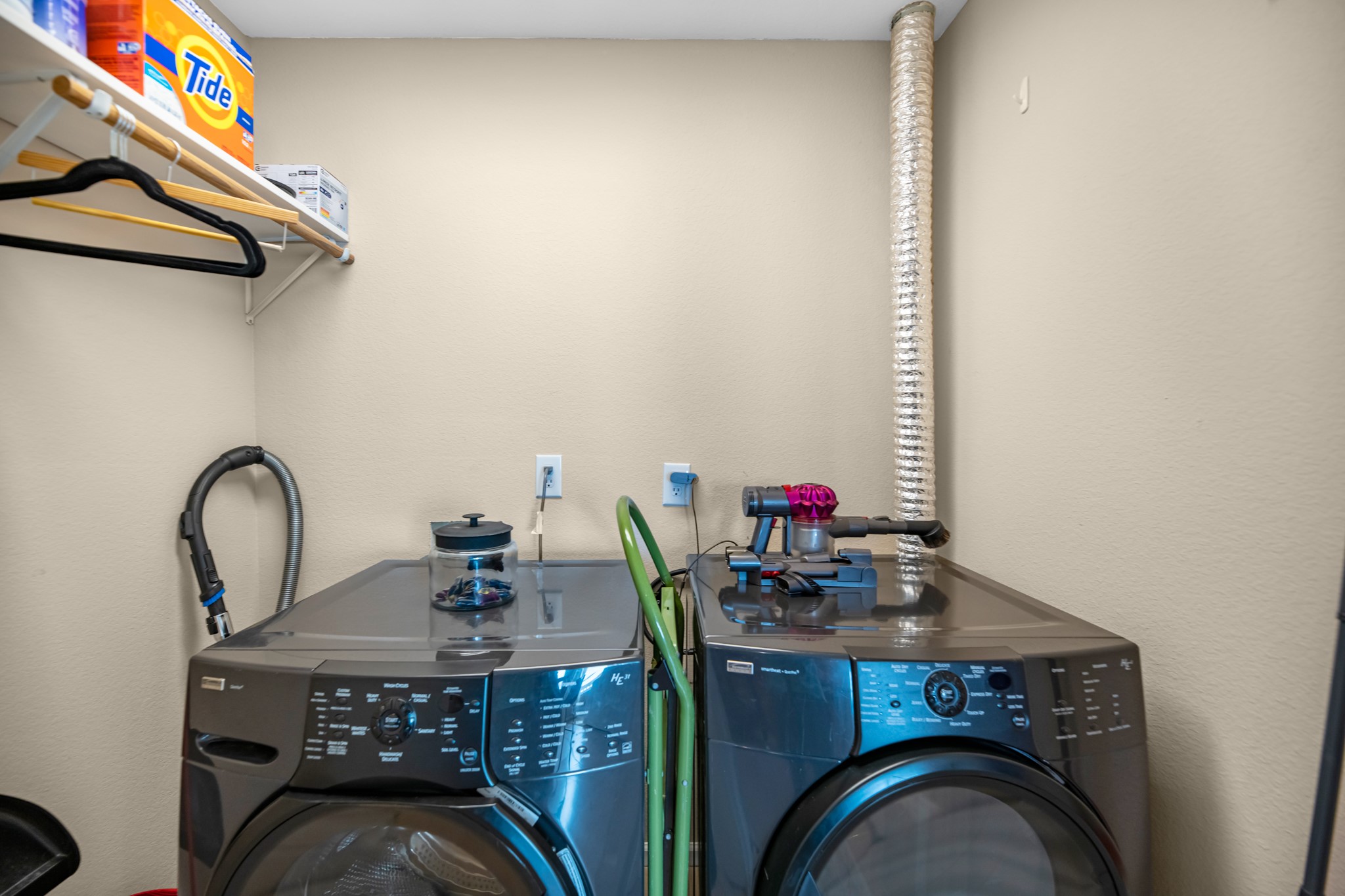 211 Captains Road Anahuac, TX 77514 - Photo 36 of 39 a view of a workspace