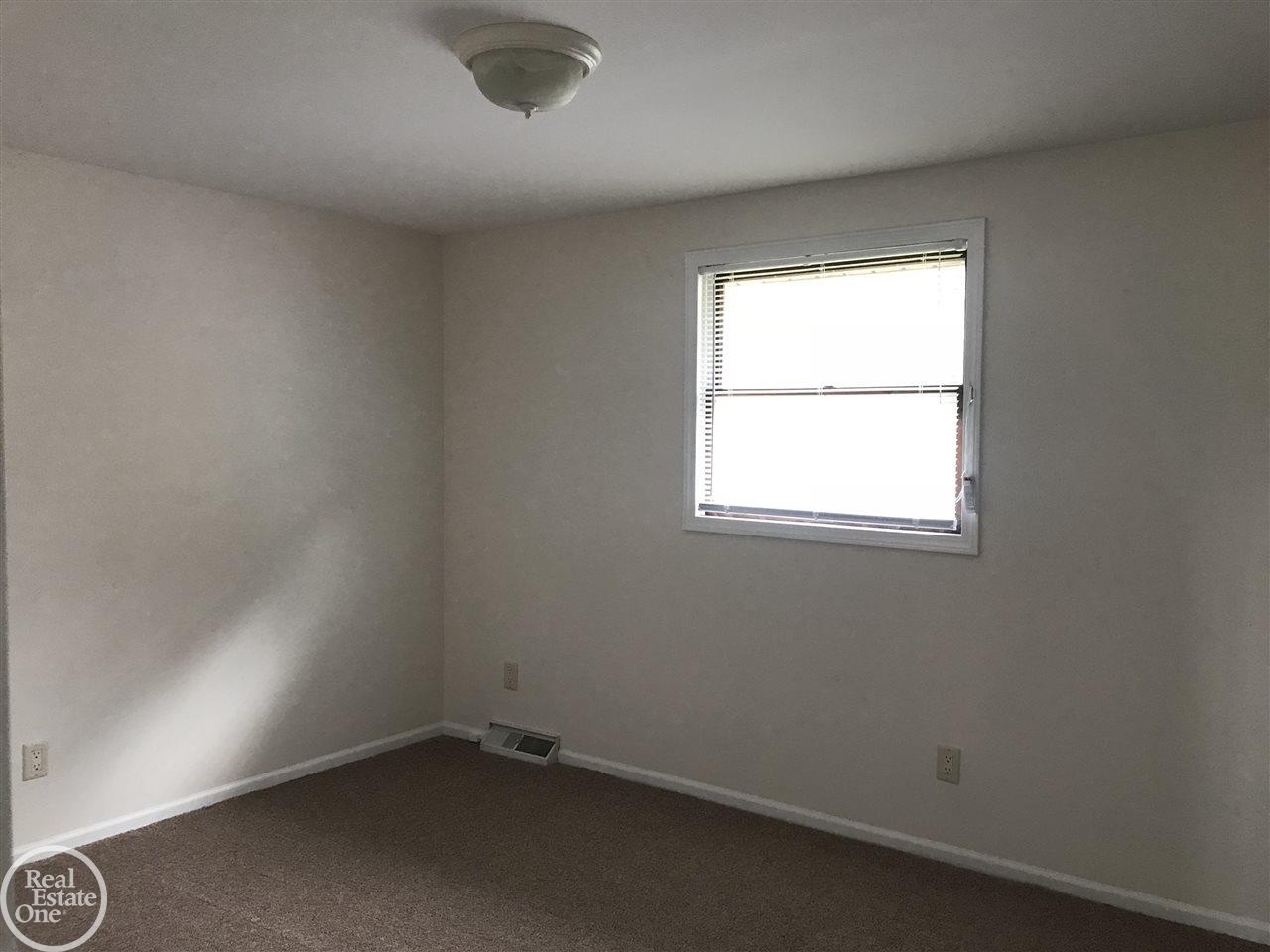 4056 State Road Fort Gratiot, MI 48059 - Photo 14 of 21 31335551-13.JPG