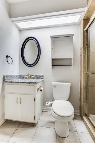 an empty room with windows and ceiling fan