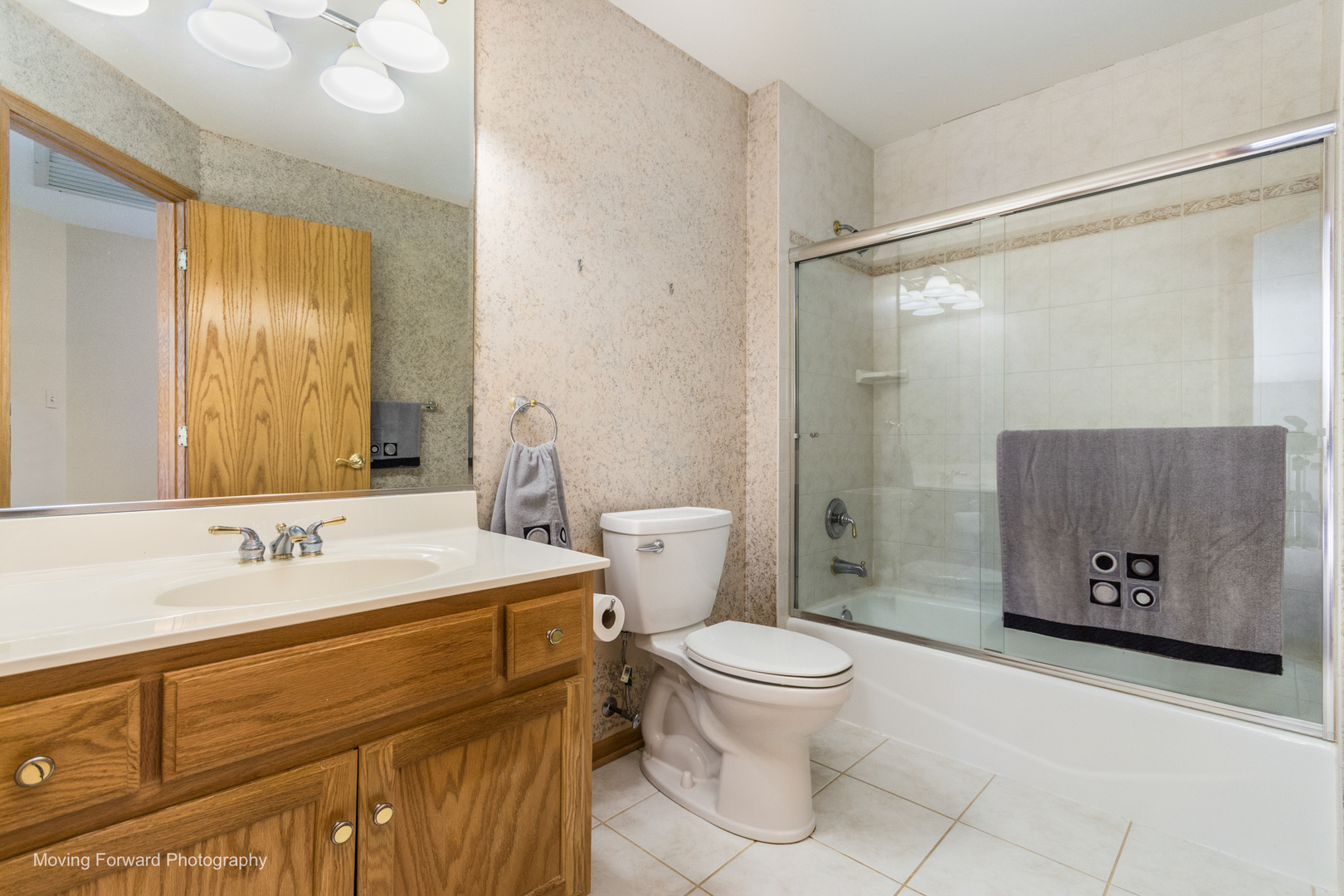 14825 Steven Court Lemont, IL 60439 - Photo 16 of 50 a bathroom with a sink and a mirror