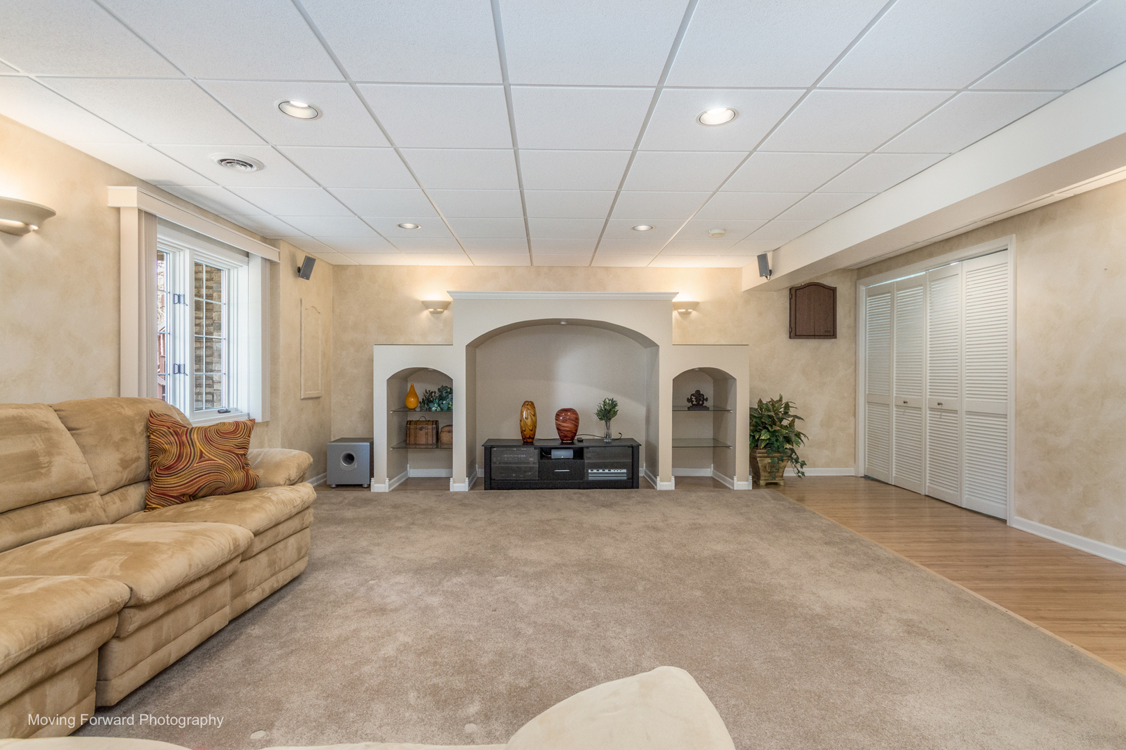 14825 Steven Court Lemont, IL 60439 - Photo 38 of 50 a living room with furniture