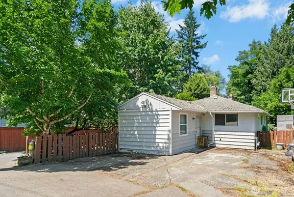 $600,000 | 7218 Northeast 155th Street, Kenmore, WA 98028
