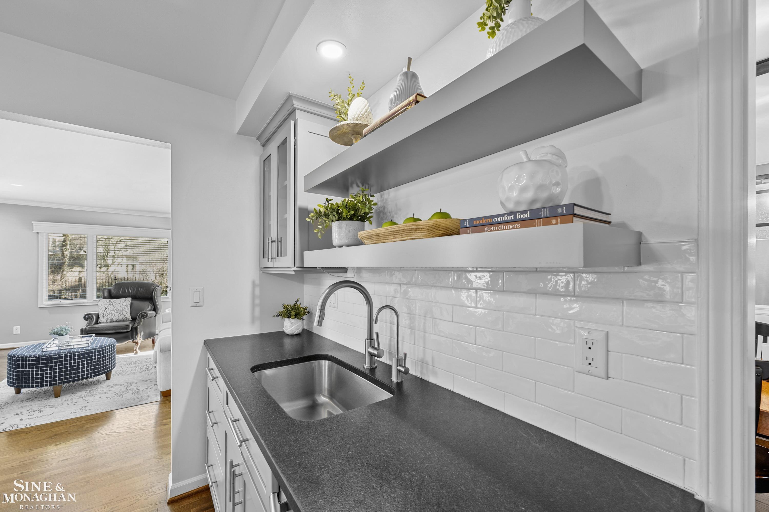 520 Roslyn Road Grosse Pointe Woods, MI 48236 - Photo 19 of 55