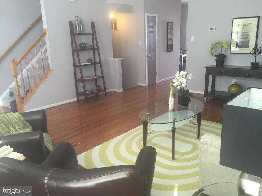 6473 McCoy Road Centreville, VA 20121 - Photo 3 of 9 Living Room