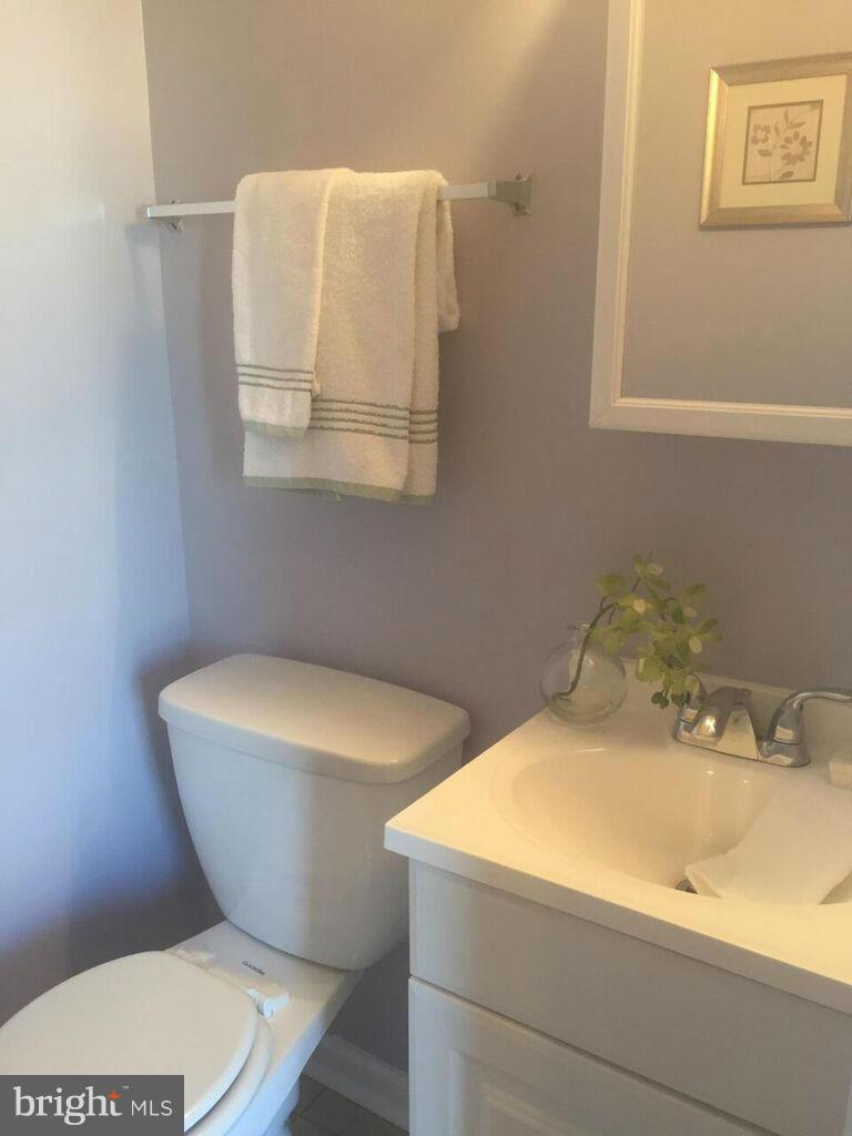 6473 McCoy Road Centreville, VA 20121 - Photo 6 of 9 Bath