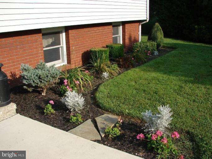 1514 Dulany Road Finksburg, MD 21048 - Photo 7 of 25 Landscaping around entire house.