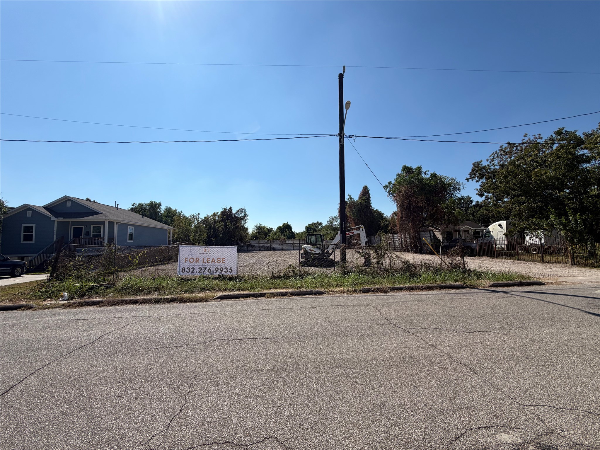0 Dillard Street Houston, TX 77091 - Photo 2 of 6 a view of a street