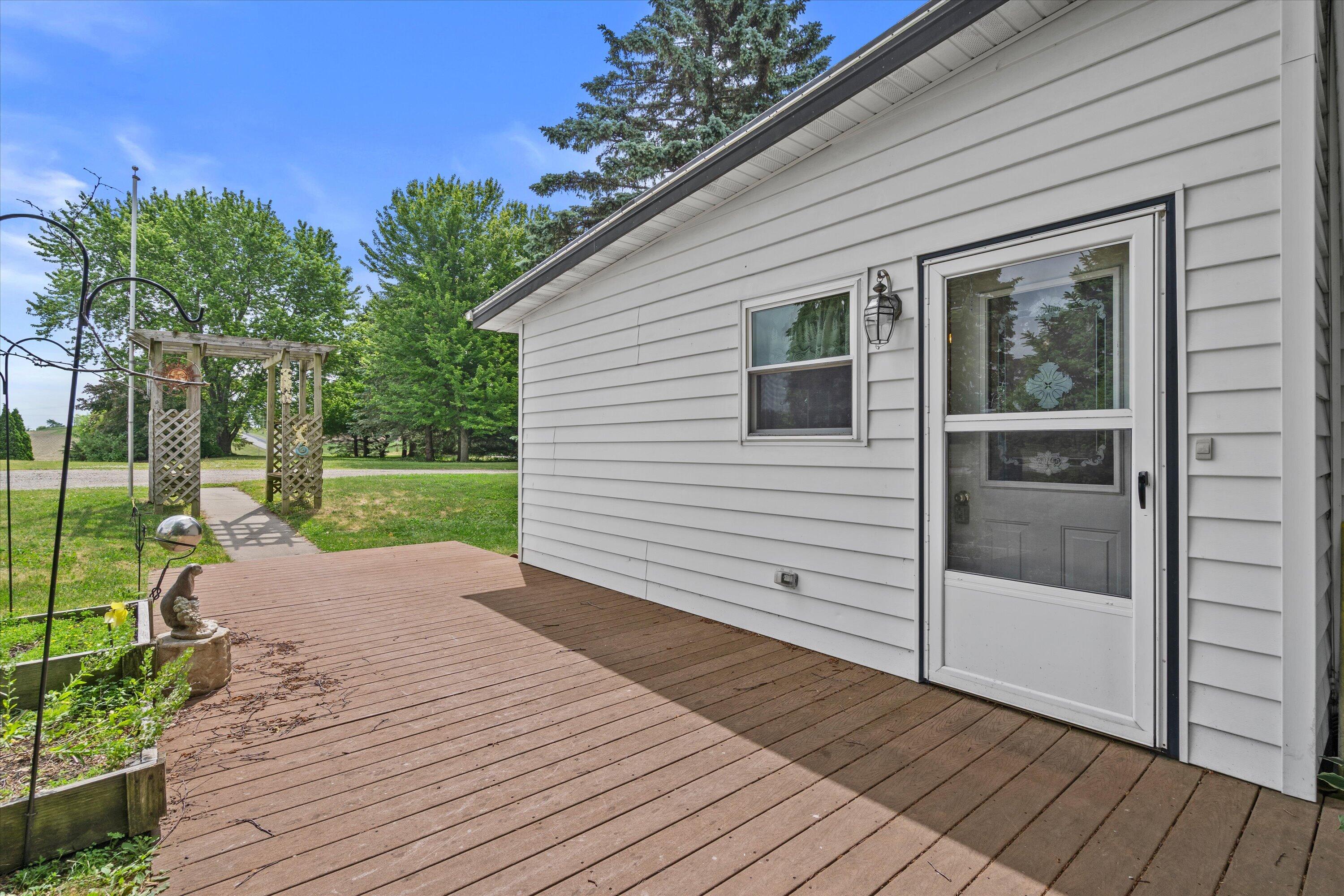 6544 Mohawk Road Wayne, WI 53002 - Photo 25 of 33 25x10 Composite Deck