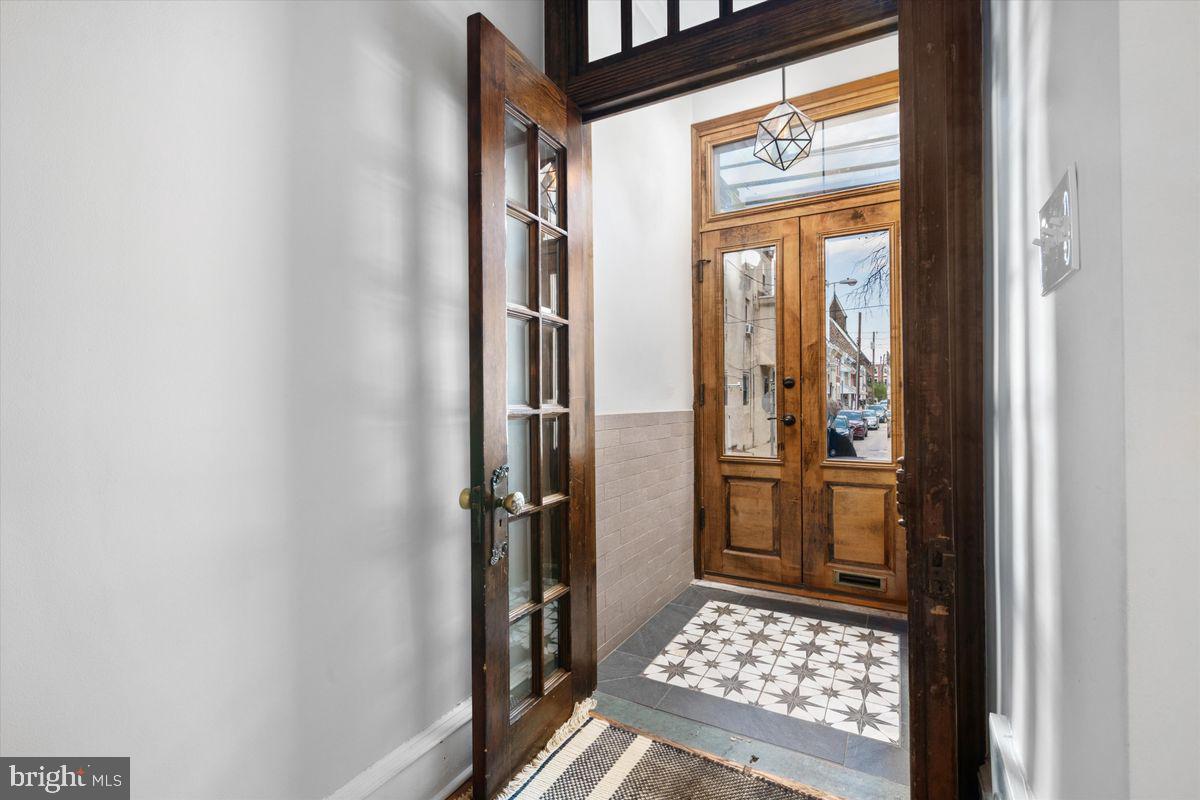 516 Reed Street Philadelphia, PA 19147 - Photo 4 of 31