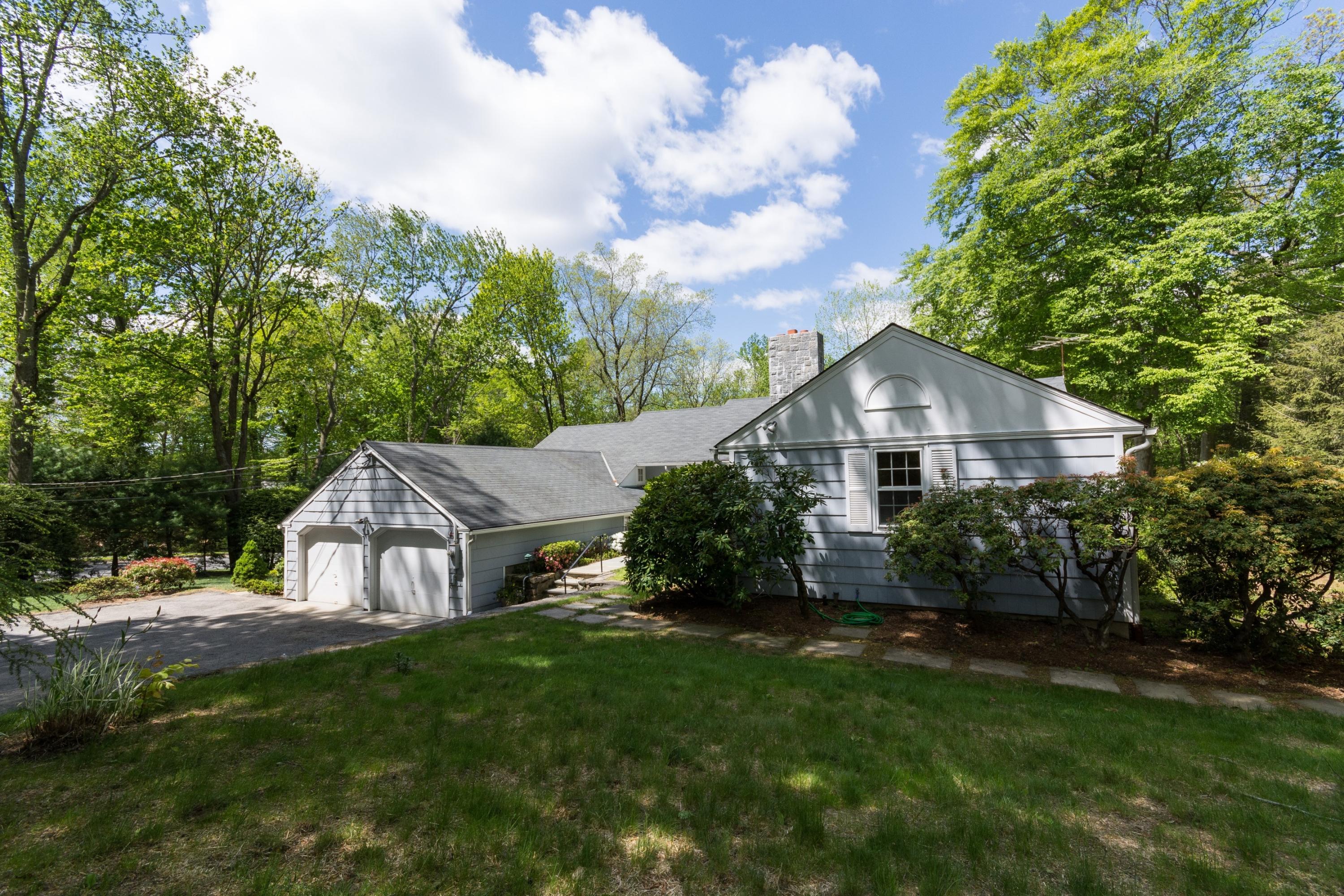 145 Middlesex Road Darien, CT 06820 - Photo 22 of 23 a front view of a house with garden