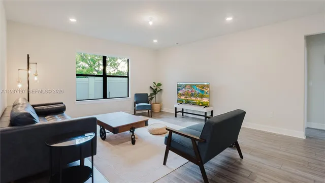 $3,850 | 3001 Hibiscus Avenue, Lauderdale Lakes, FL 33311