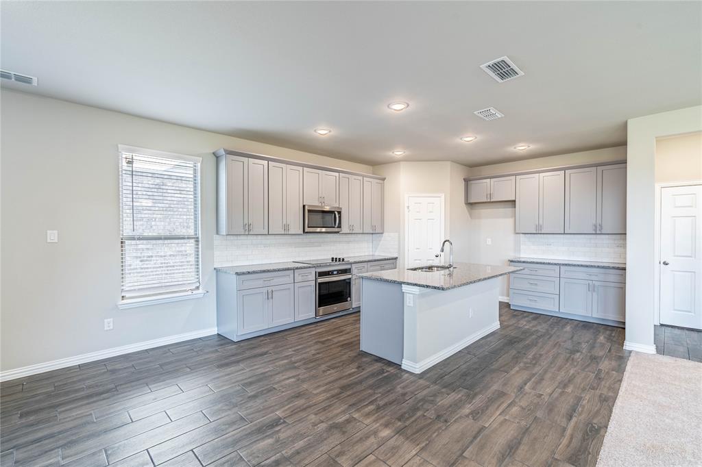 112 Cole Pilot Point Pilot Point, TX 76258 - Photo 7 of 23